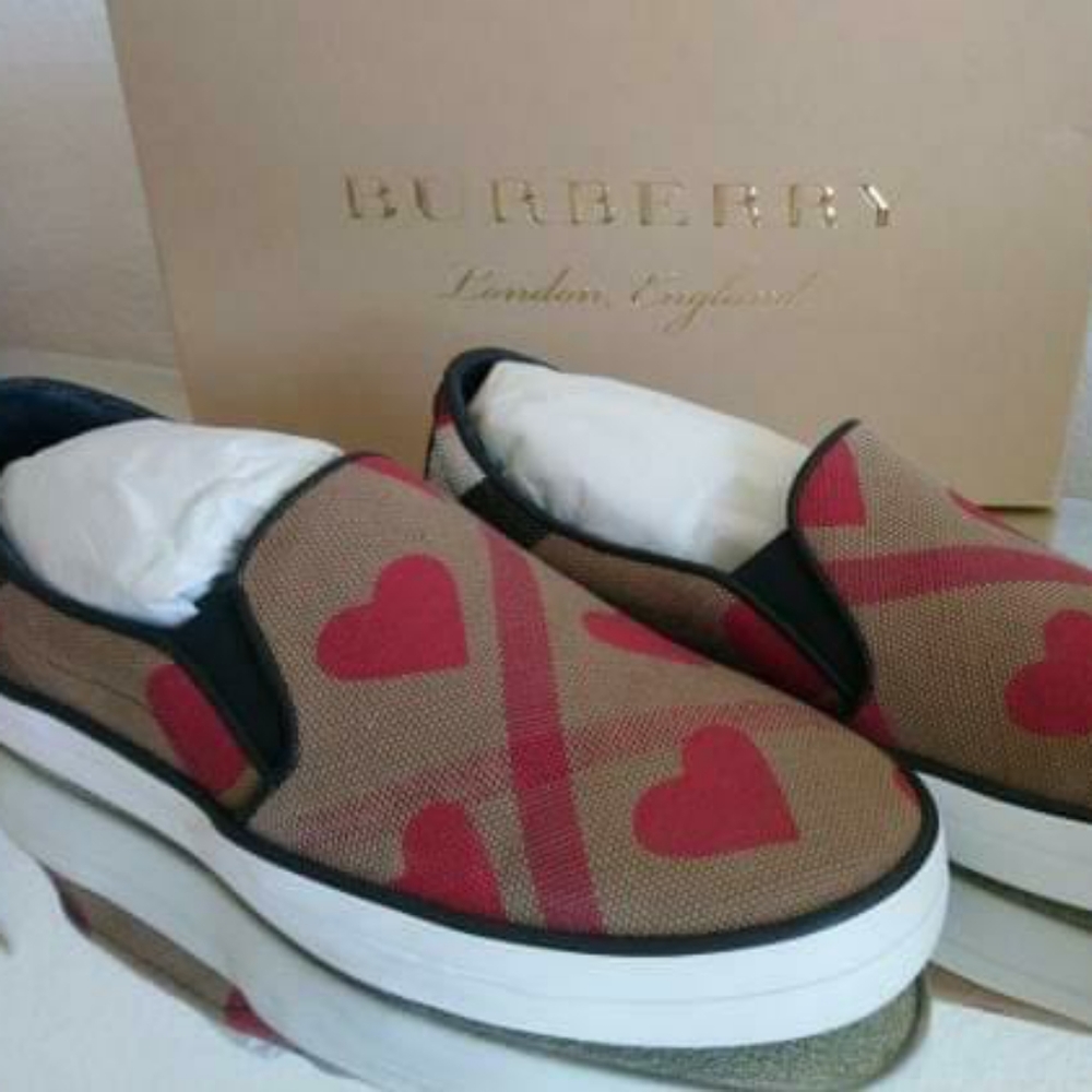 BURBERRY Gauden Red Heart Sneakers Slip On EUR 39 - Picture 2 of 4